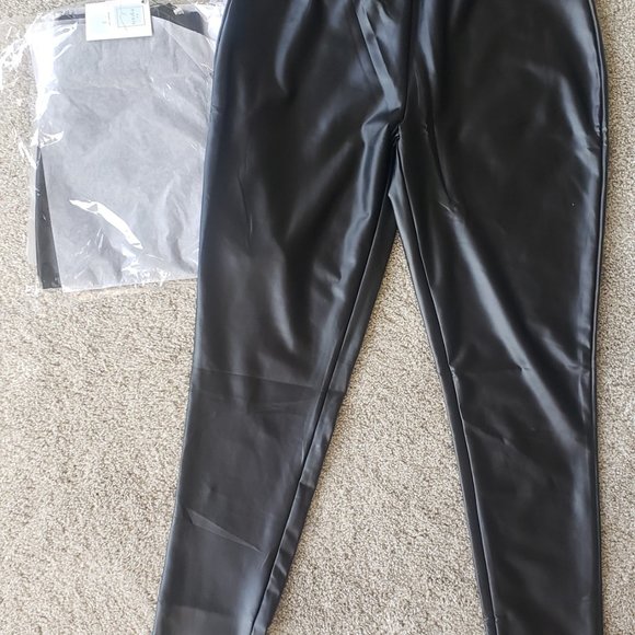 By Egreis Black Justine Leggings - Picture 2 of 5
